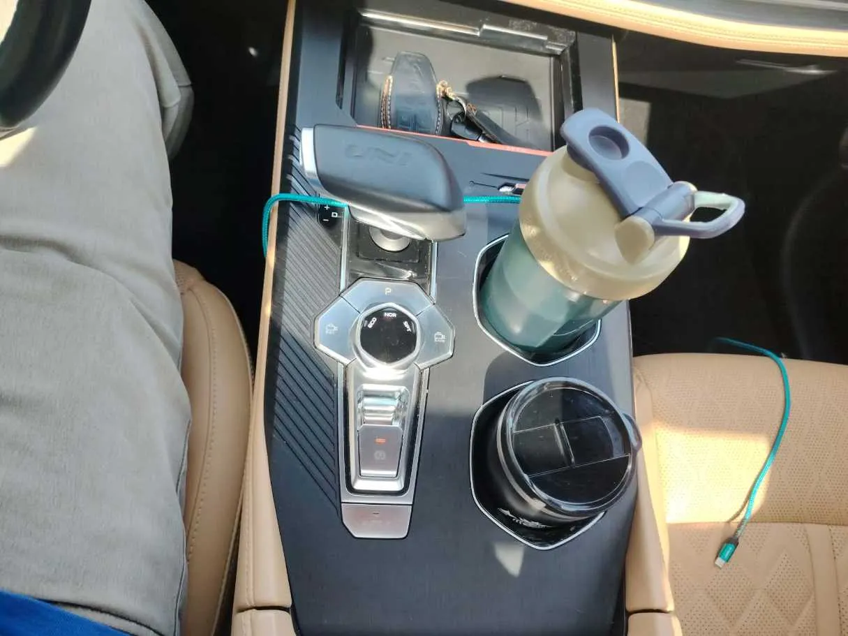 Car image 27