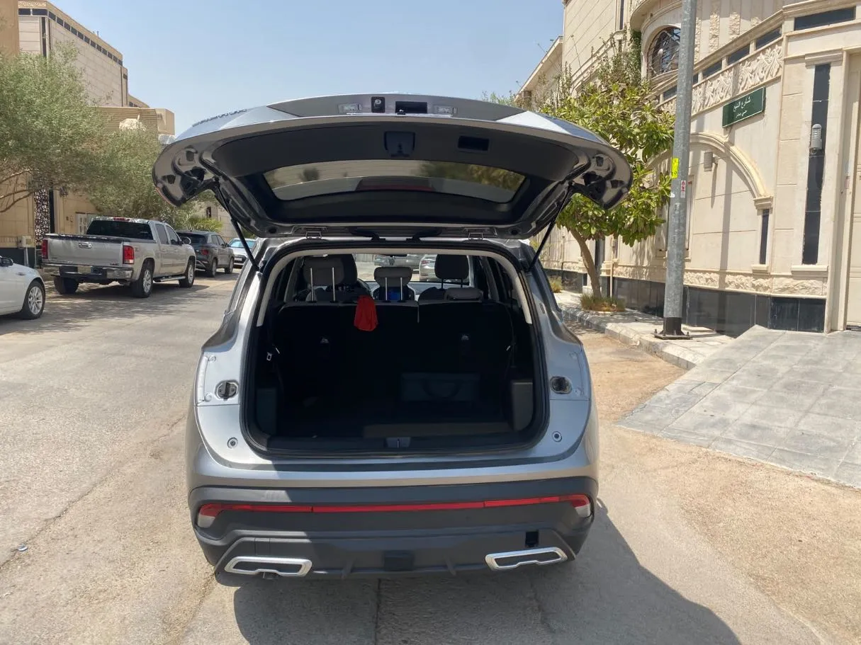 Car image 20