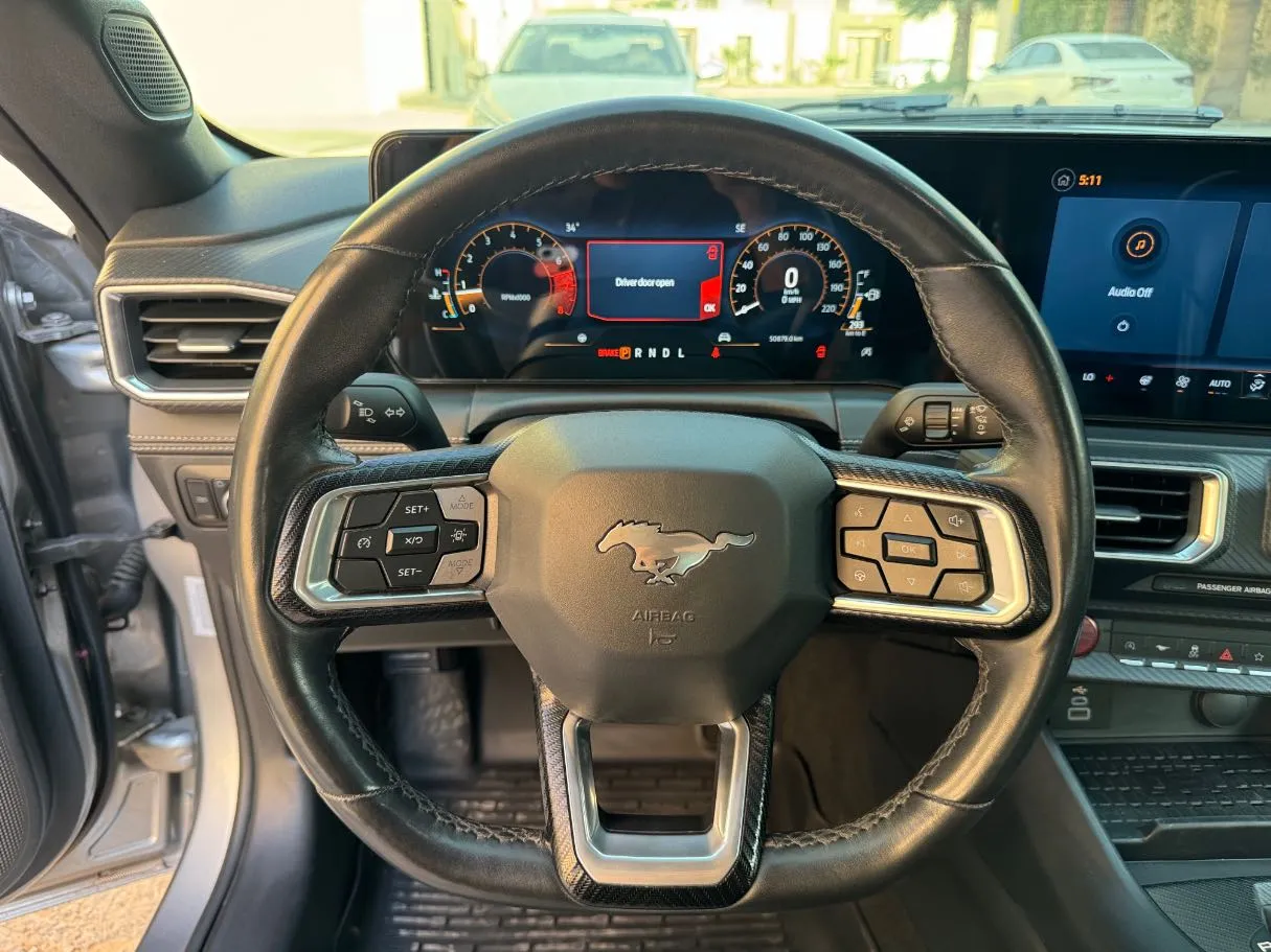 Car image 17