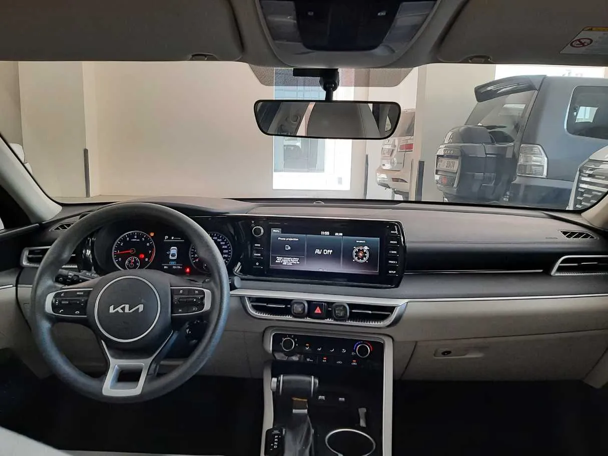 Car image 16