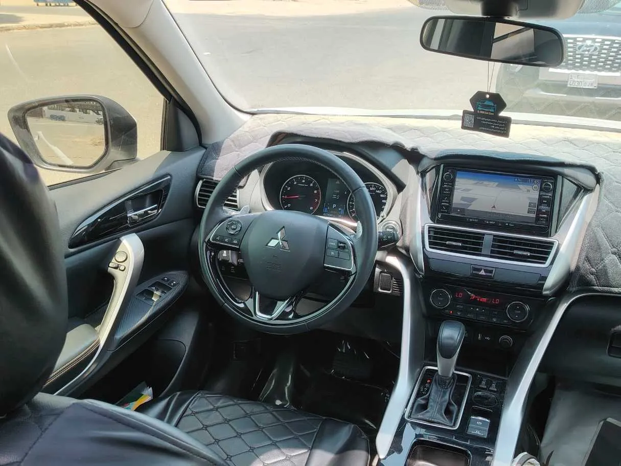 Car image 24