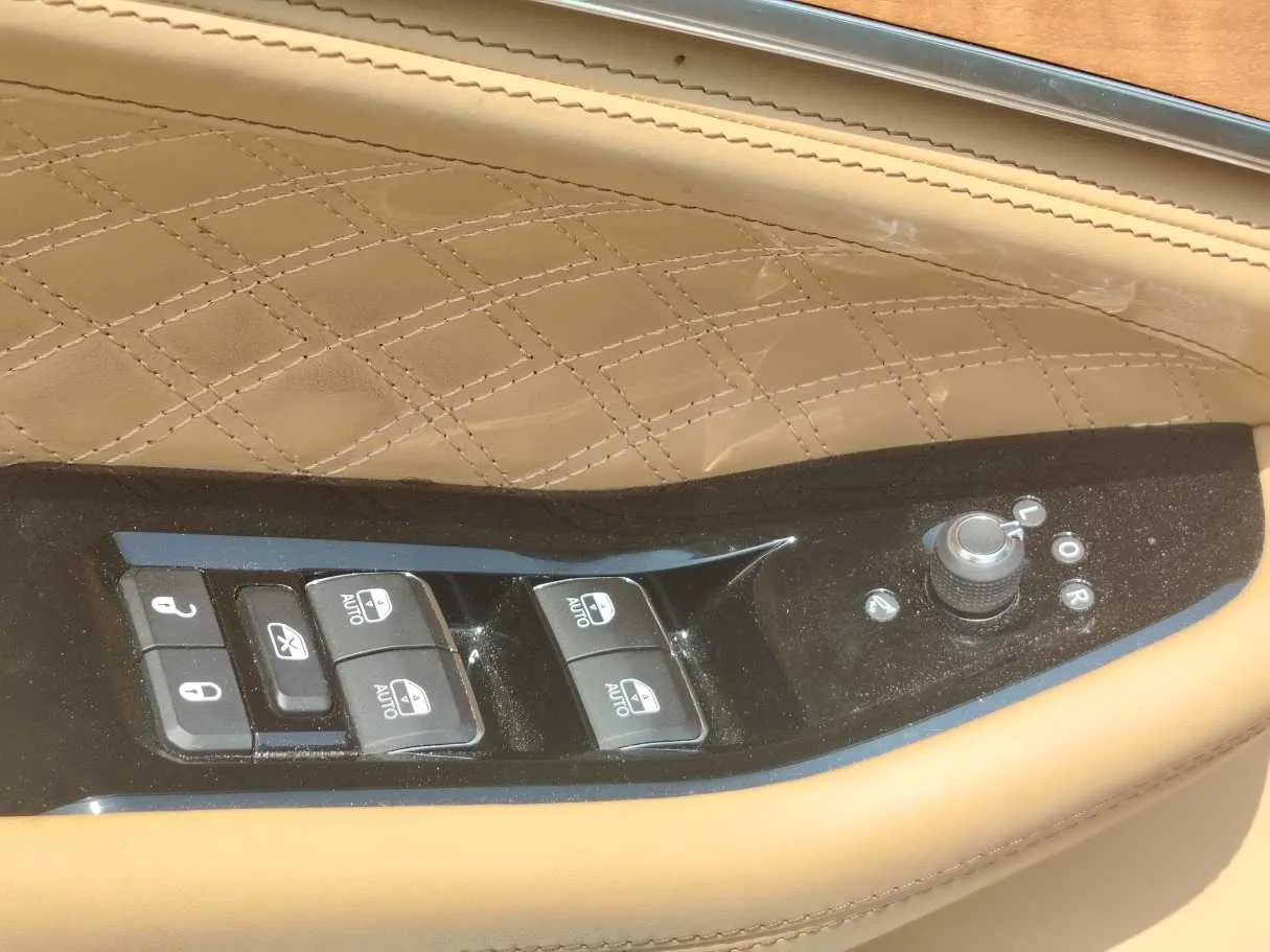 Car image 37
