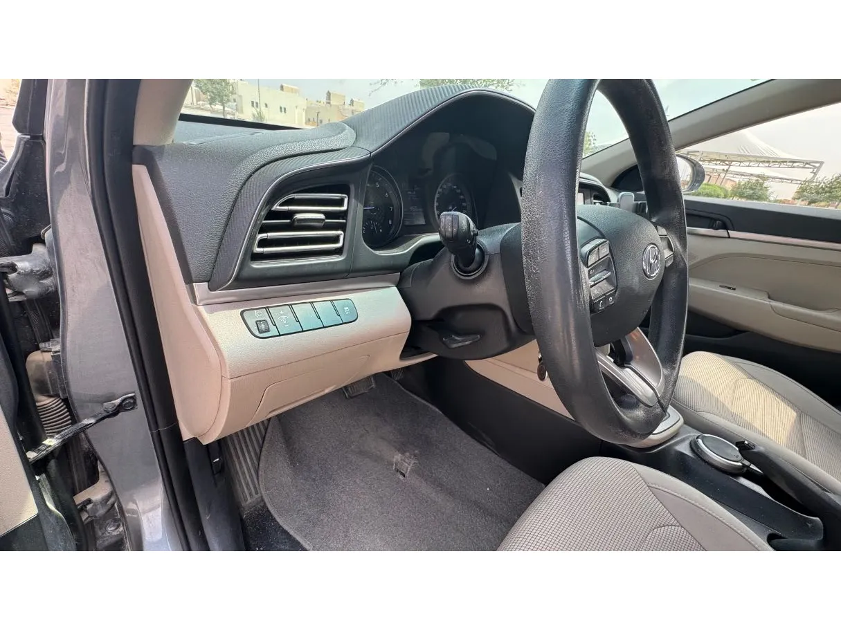 Car image 23