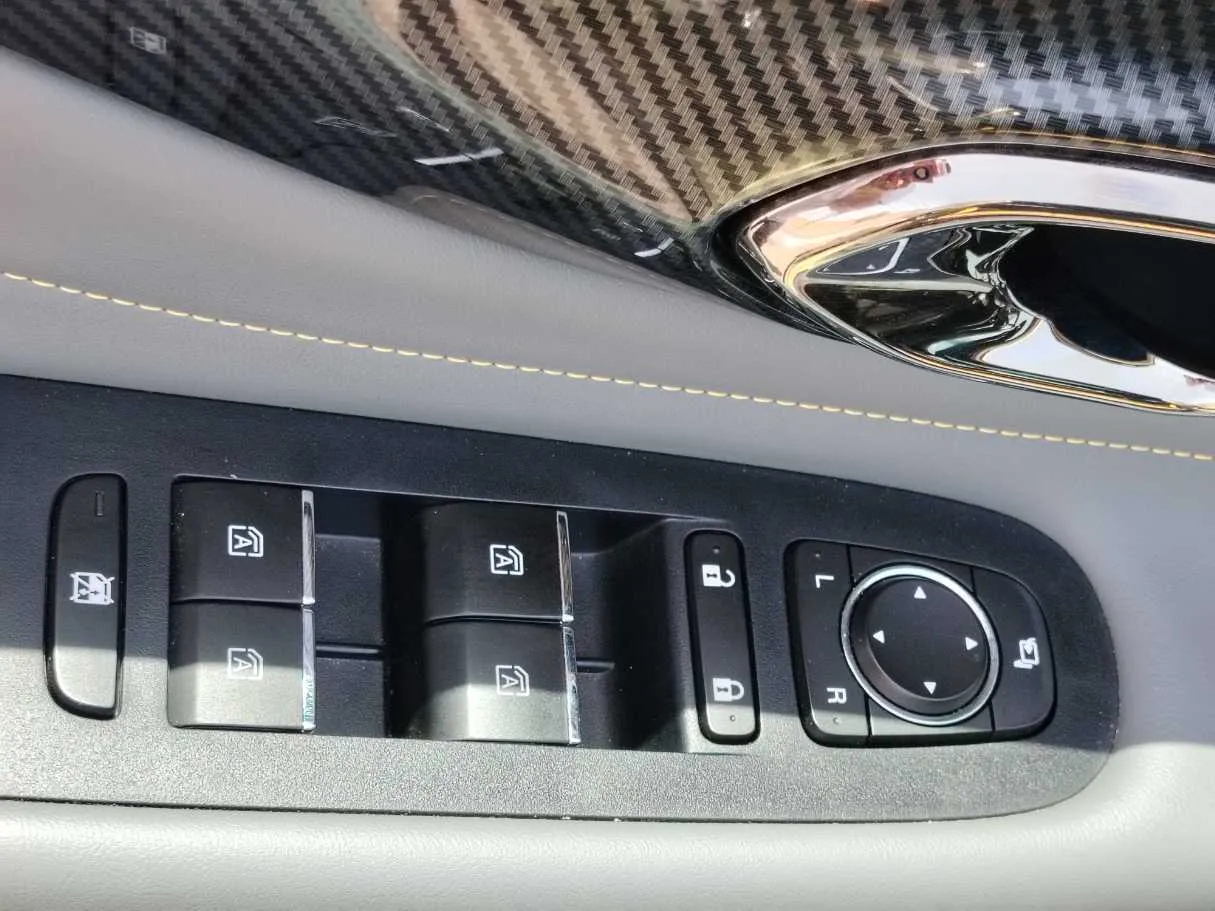 Car image 27