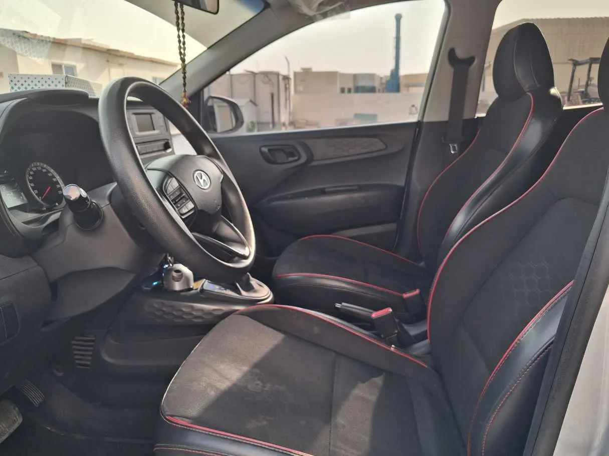 Car image 12