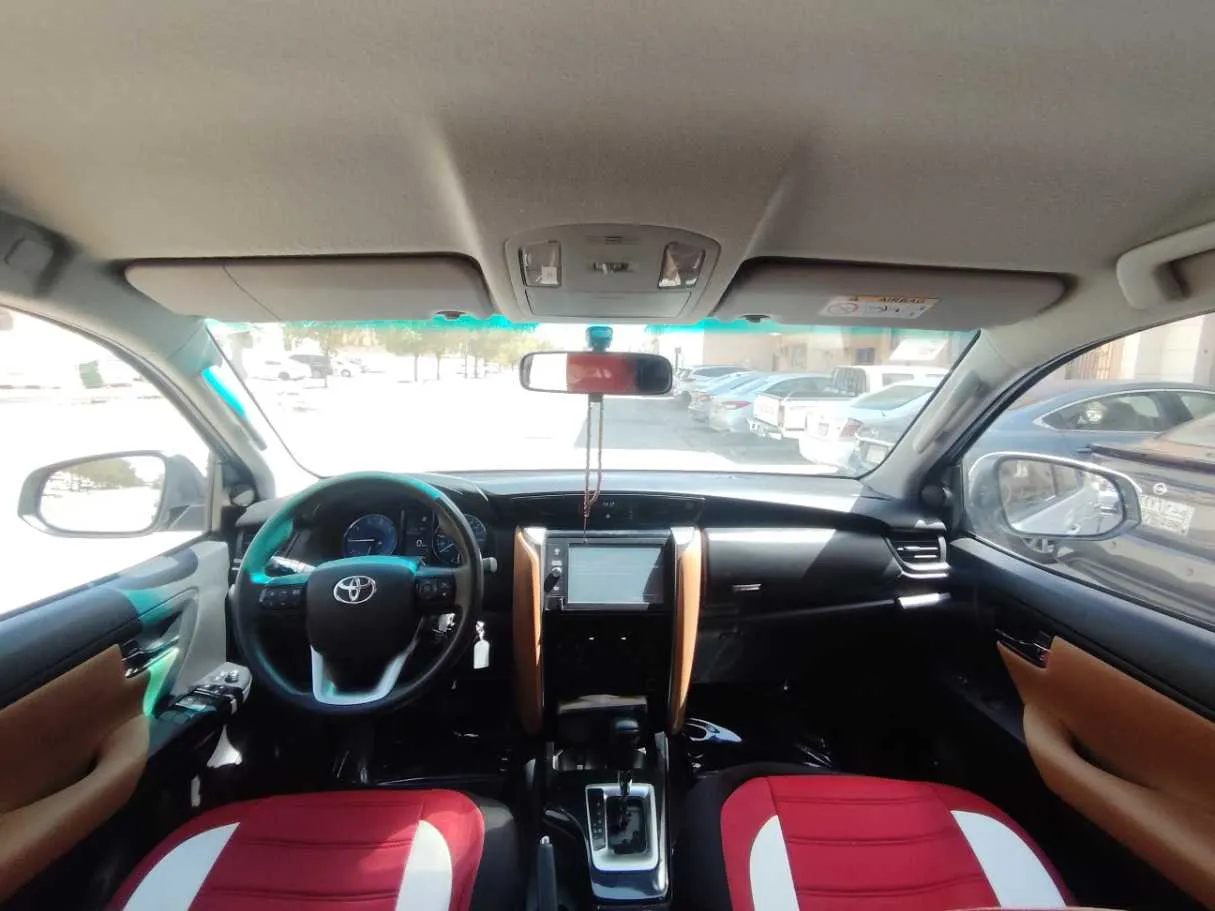 Car image 17