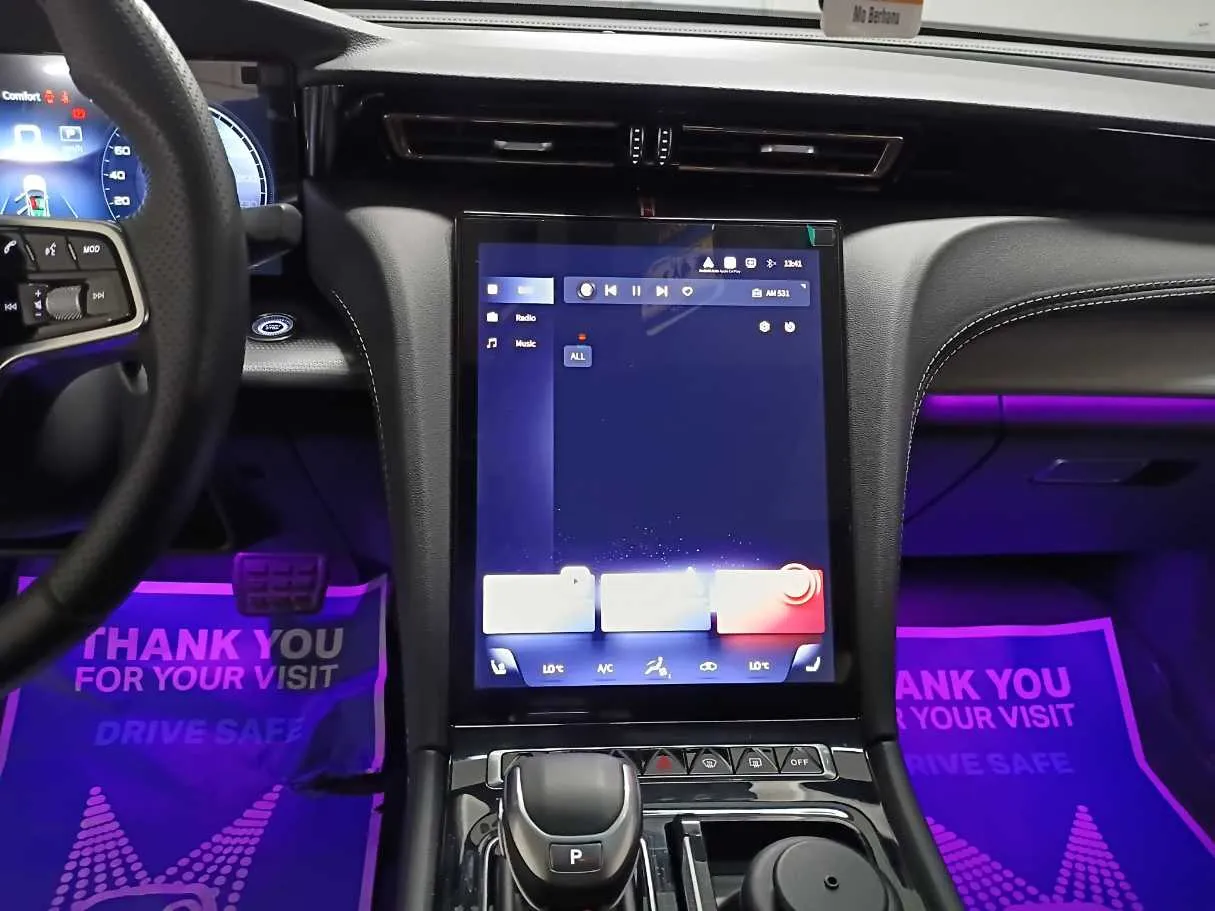 Car image 16