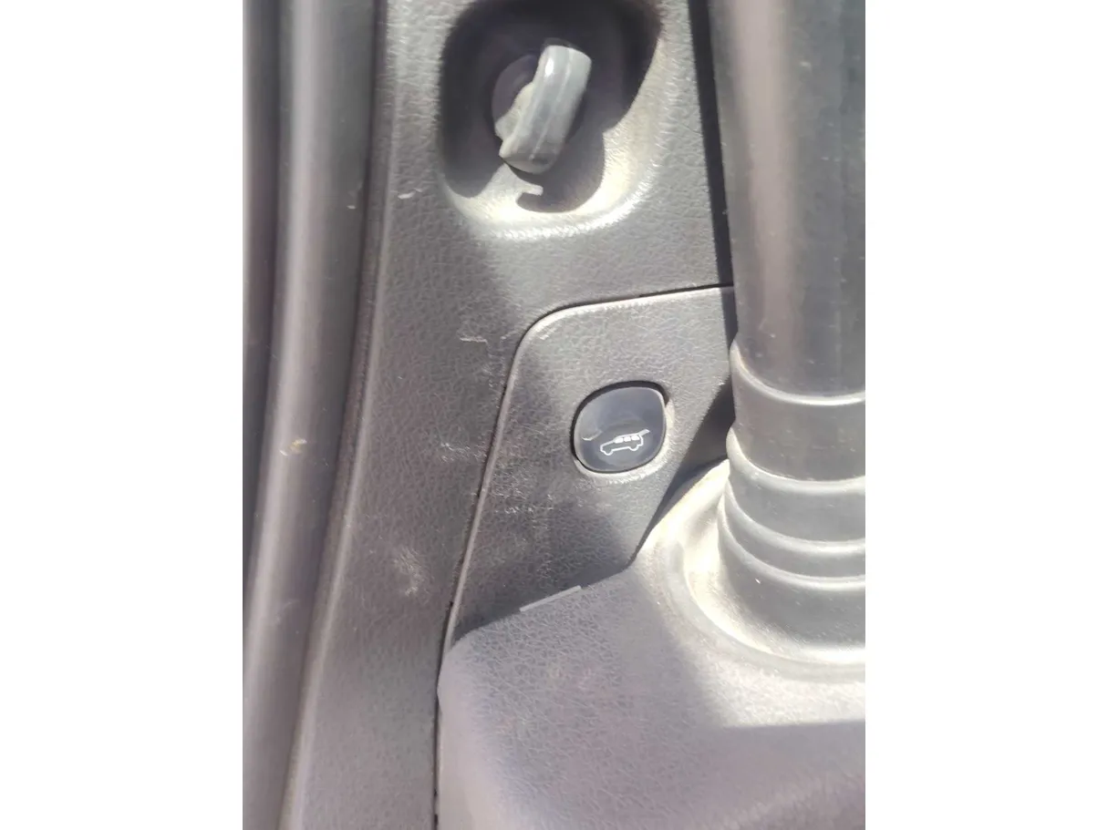 Car image 29