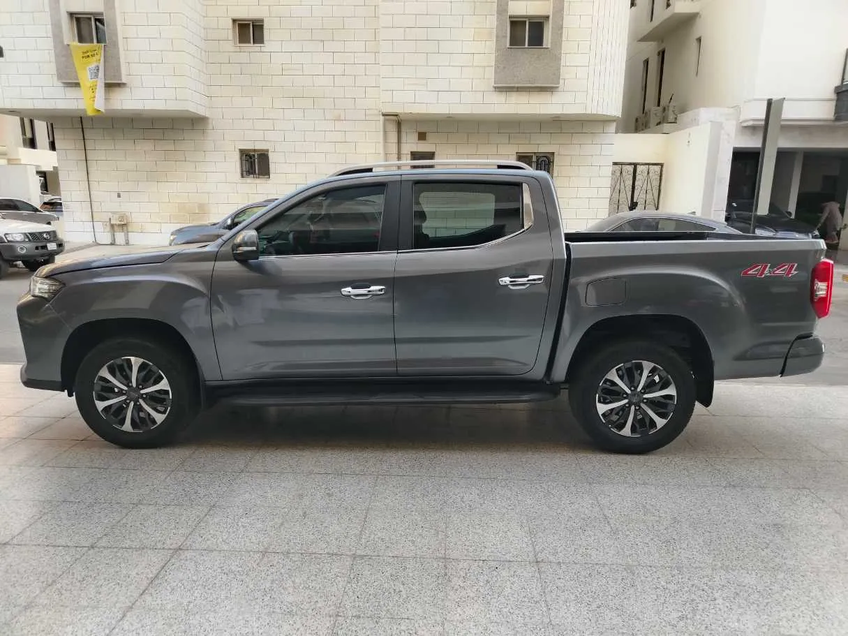 Car image 8