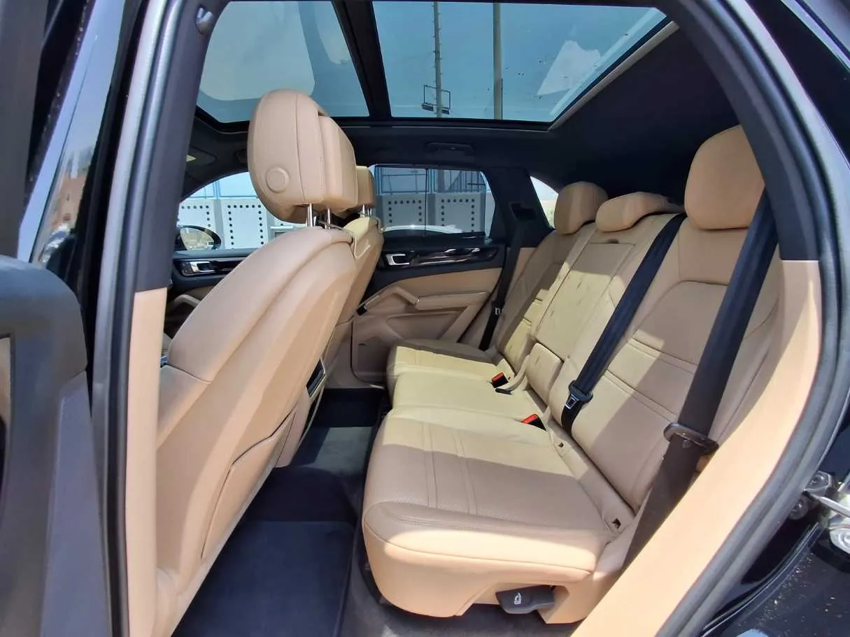 Car image 13