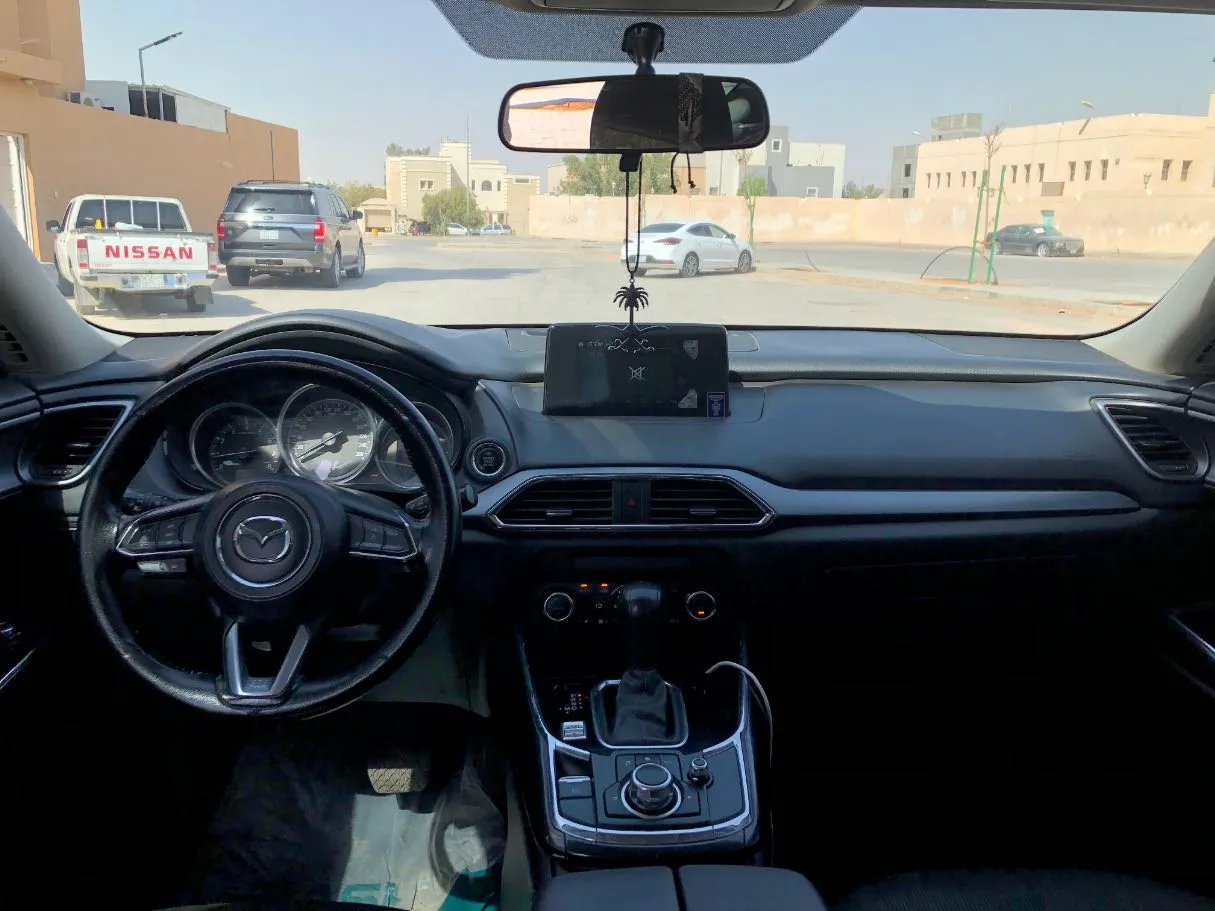 Car image 17