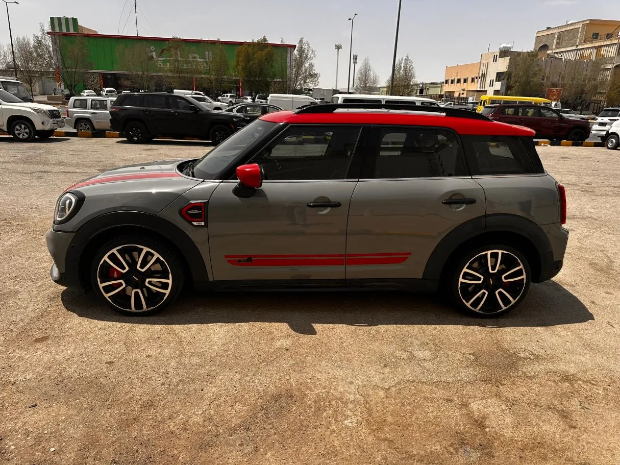 Car image 8