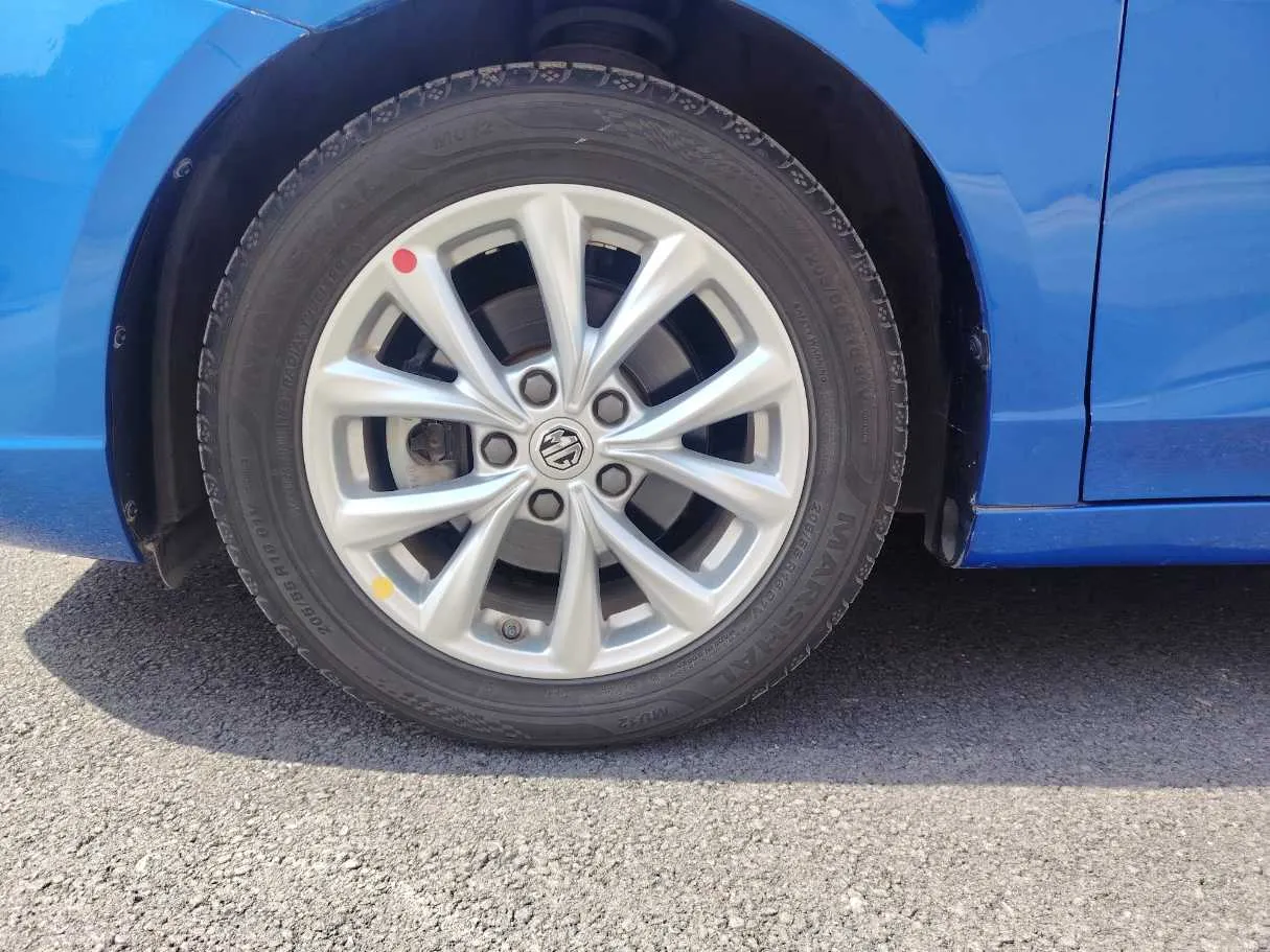 Car image 10