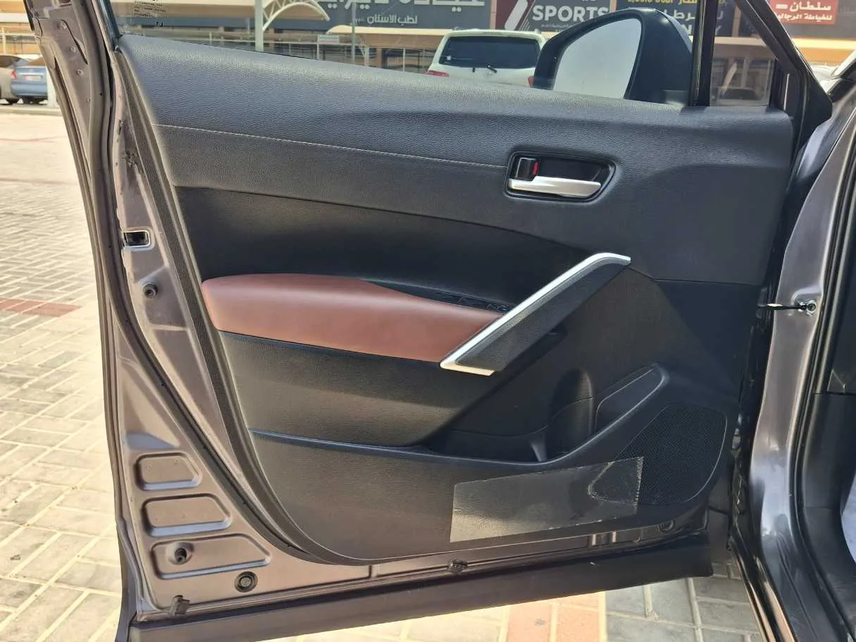 Car image 10