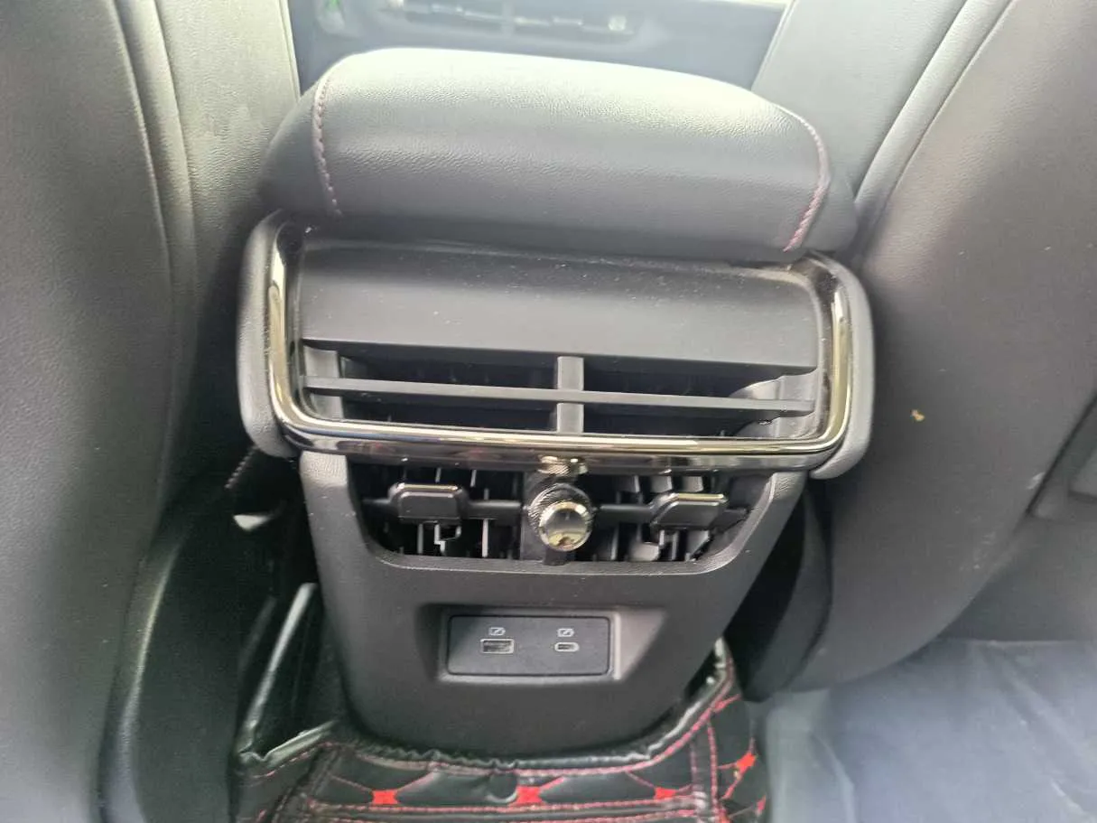 Car image 34