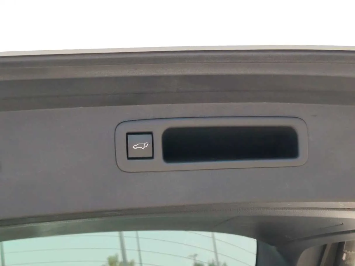 Car image 34