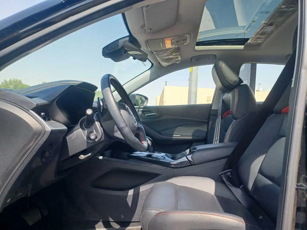Car image 12