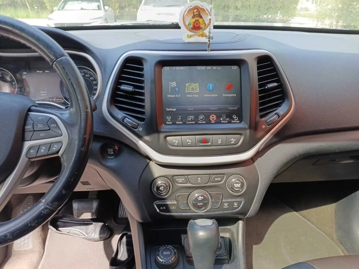 Car image 16