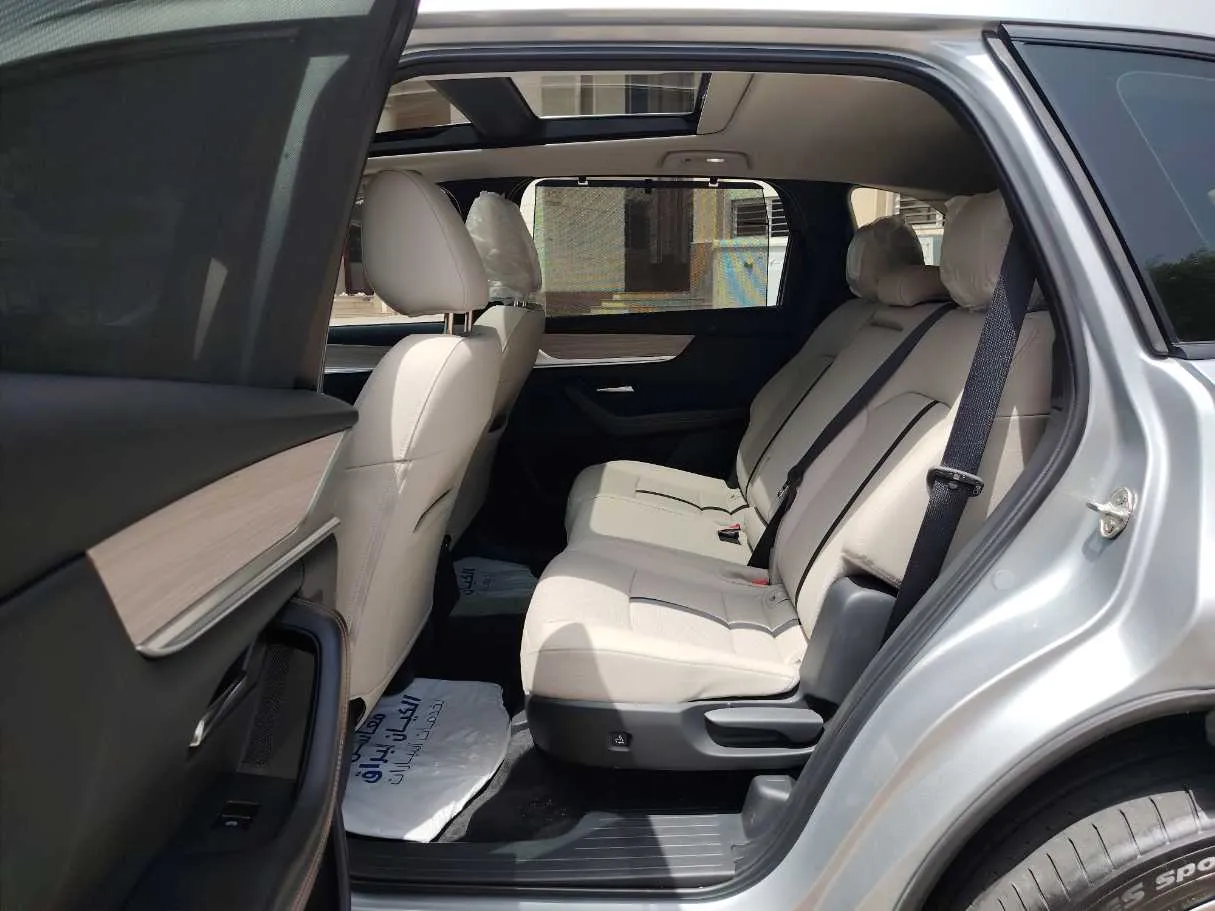 Car image 15