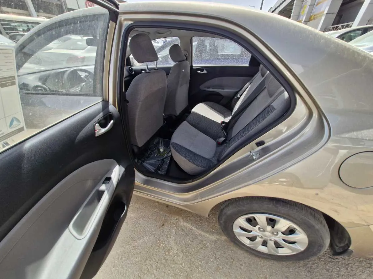 Car image 8