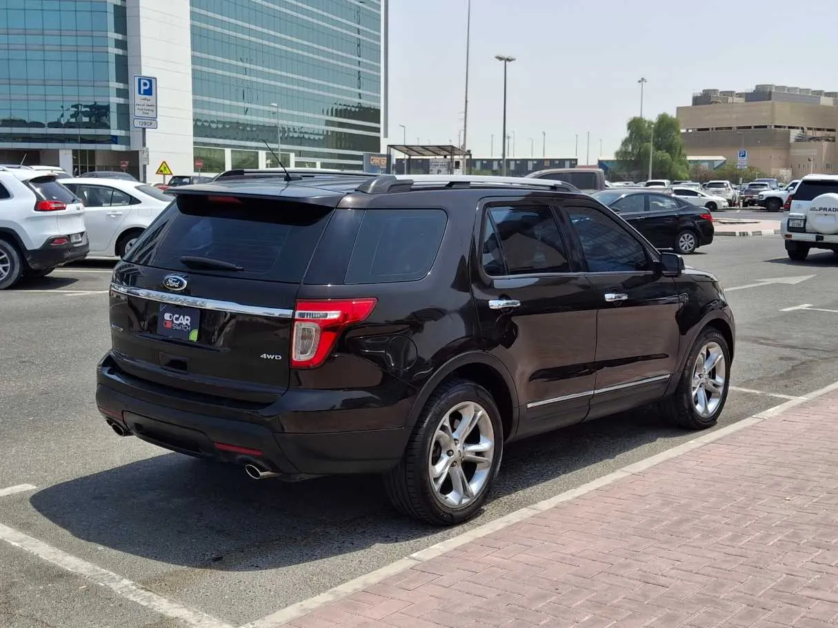 Car image 5