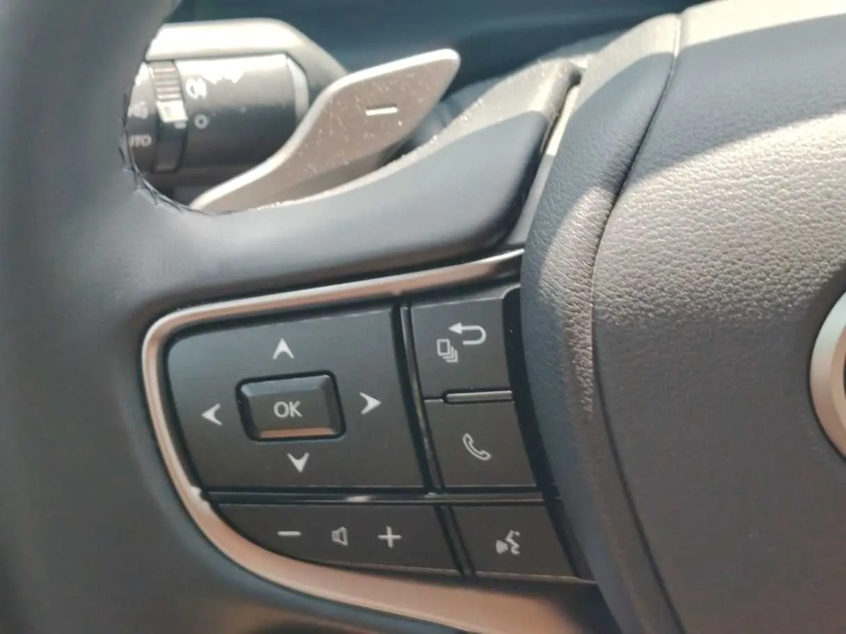 Car image 28