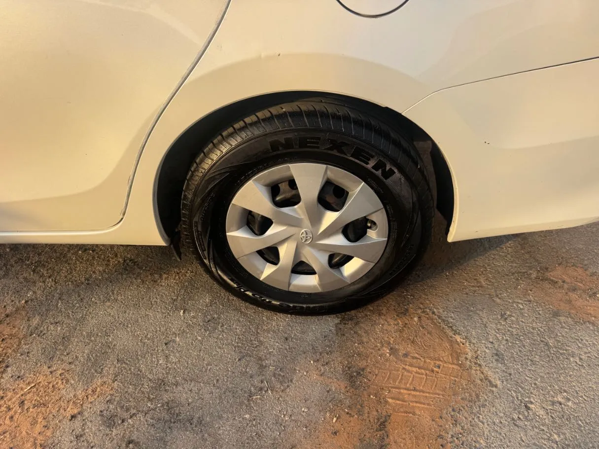 Car image 9