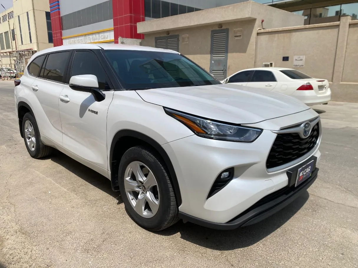 Car image 3