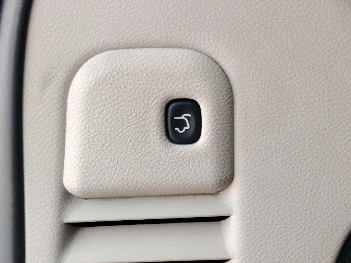Car image 33