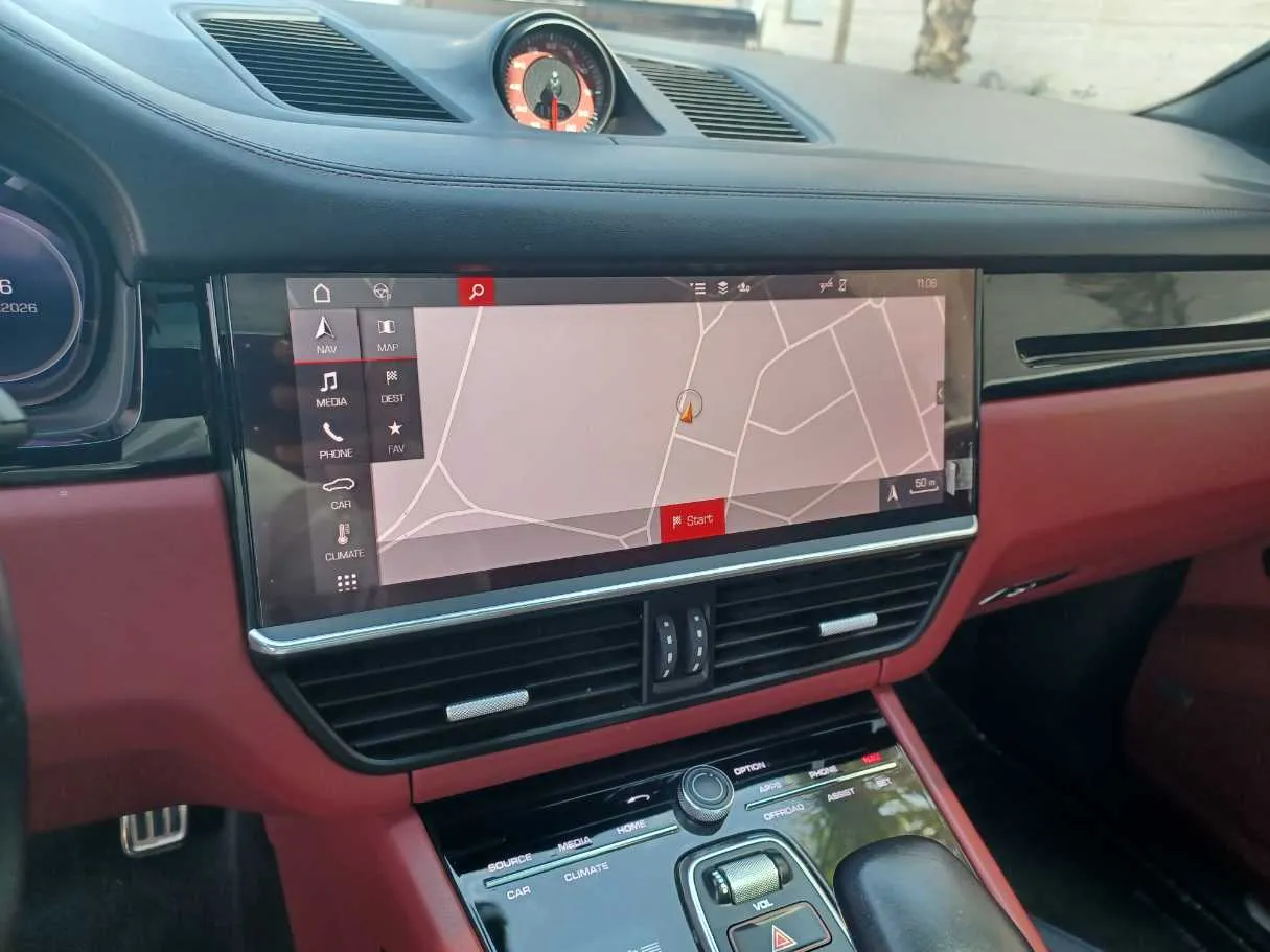 Car image 17