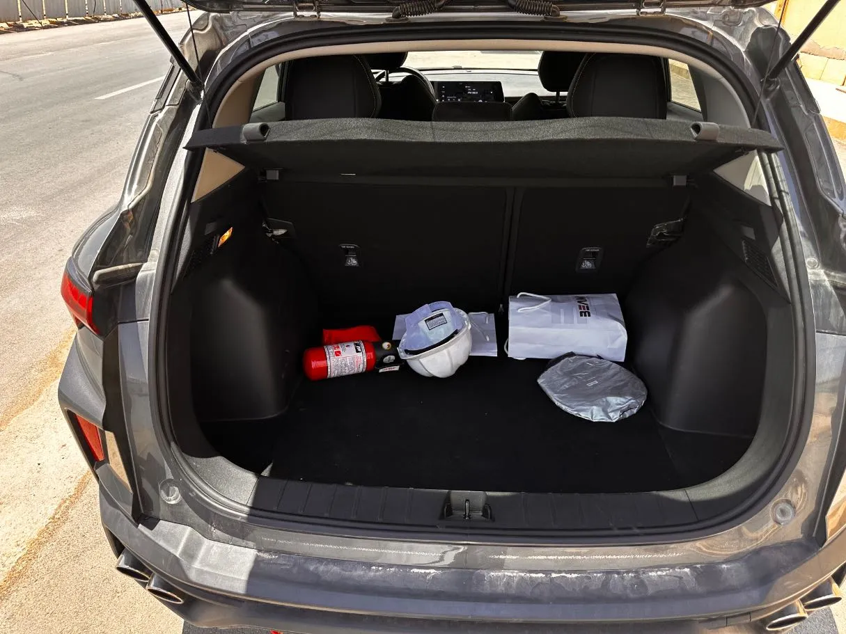 Car image 23