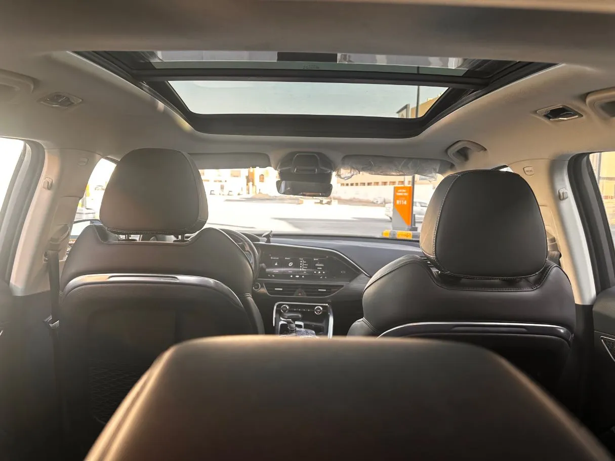 Car image 18