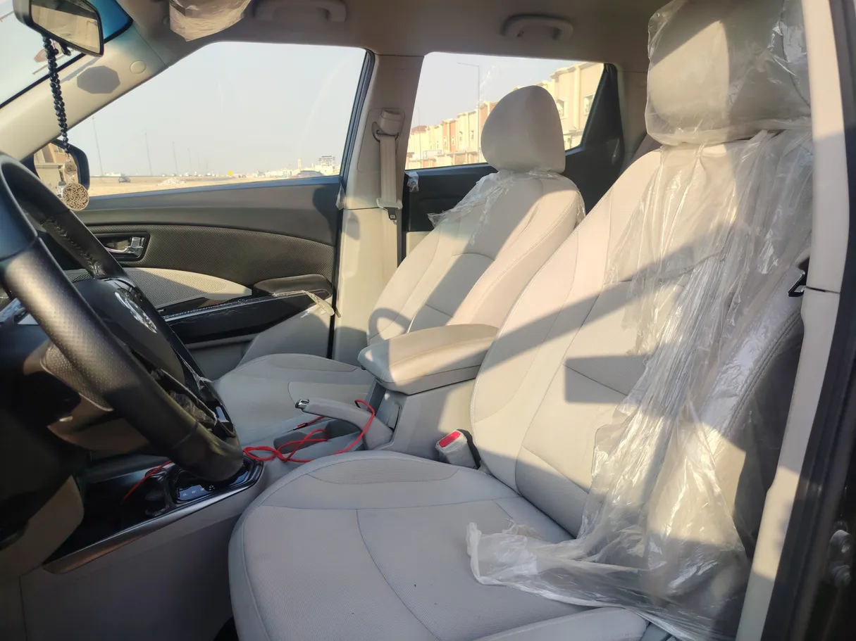 Car image 13