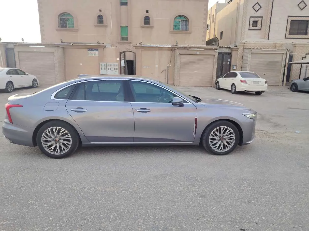 Car image 4