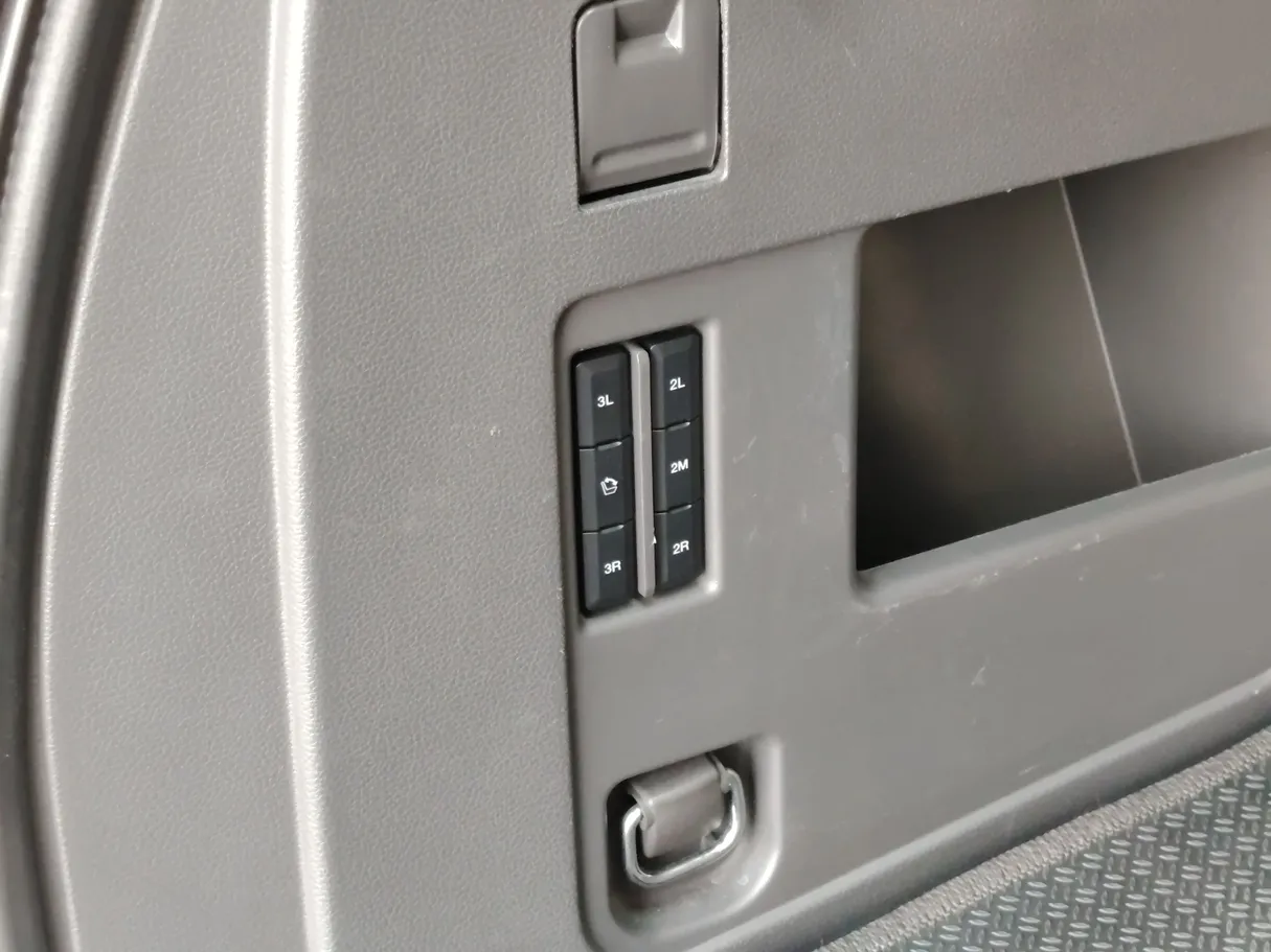 Car image 40