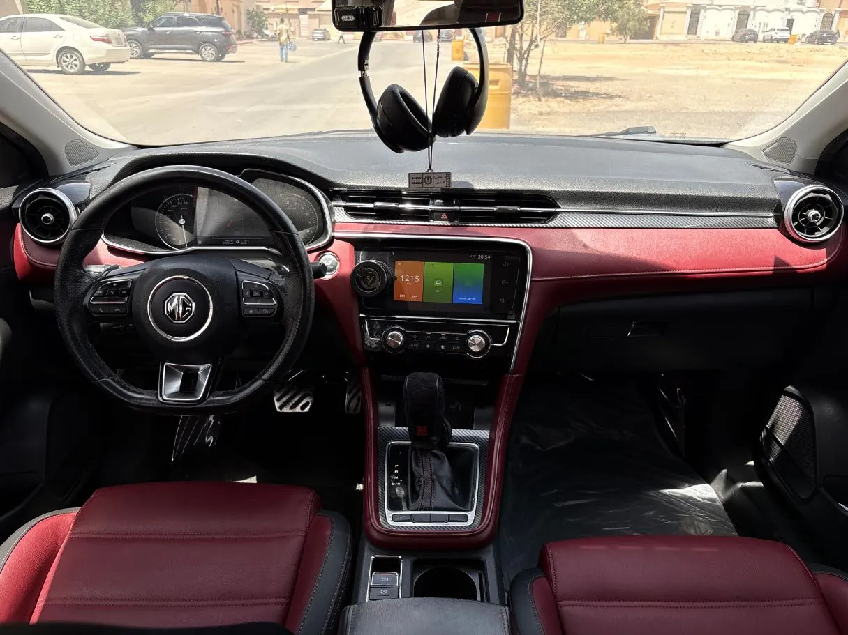 Car image 19