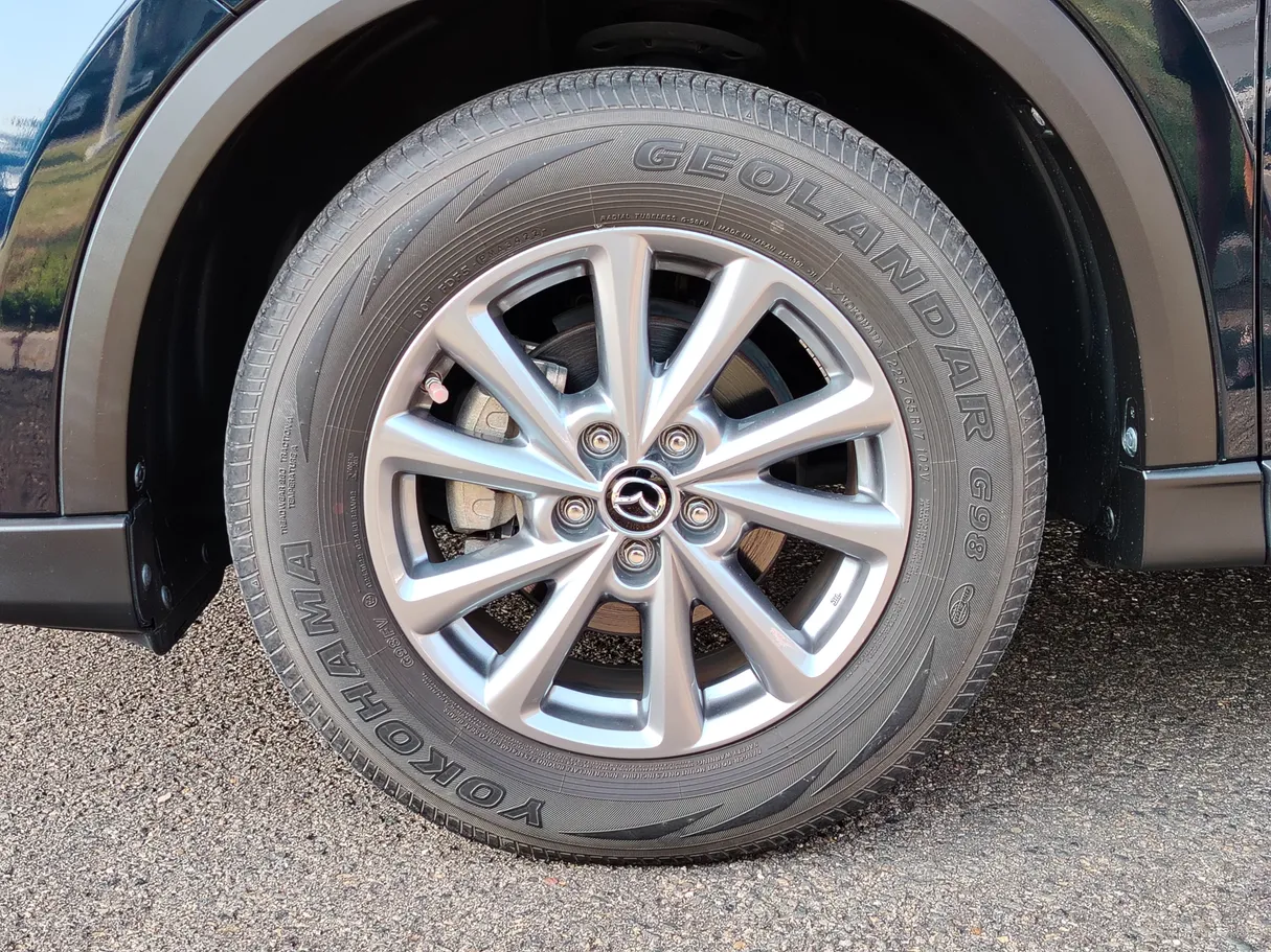 Car image 10