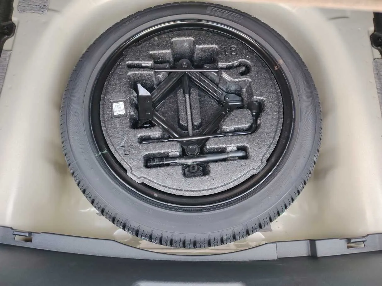 Car image 37