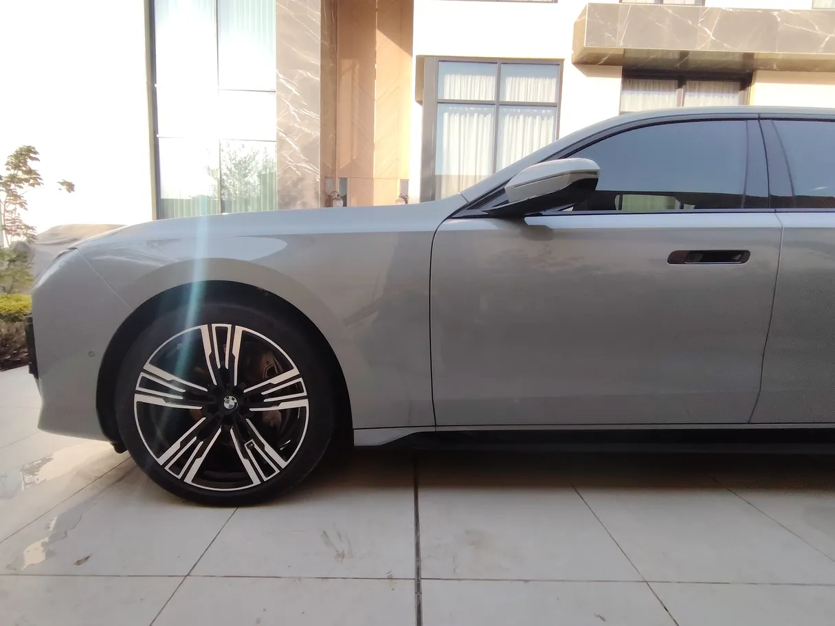 Car image 9