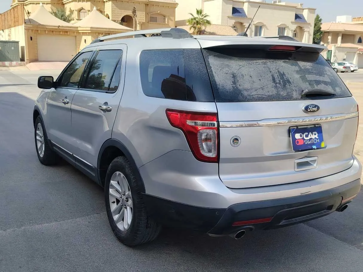 Car image 7