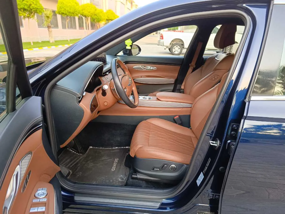 Car image 13
