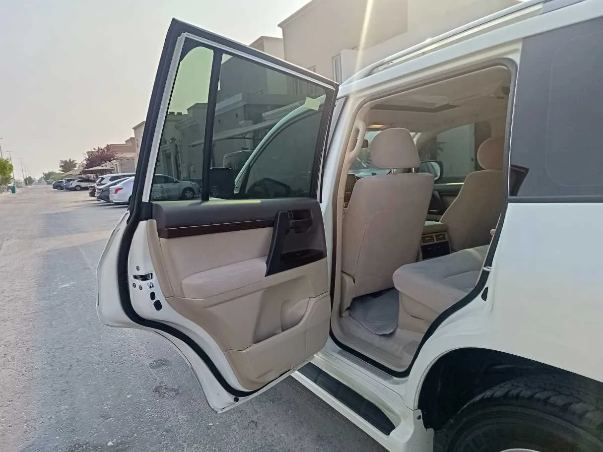 Car image 30
