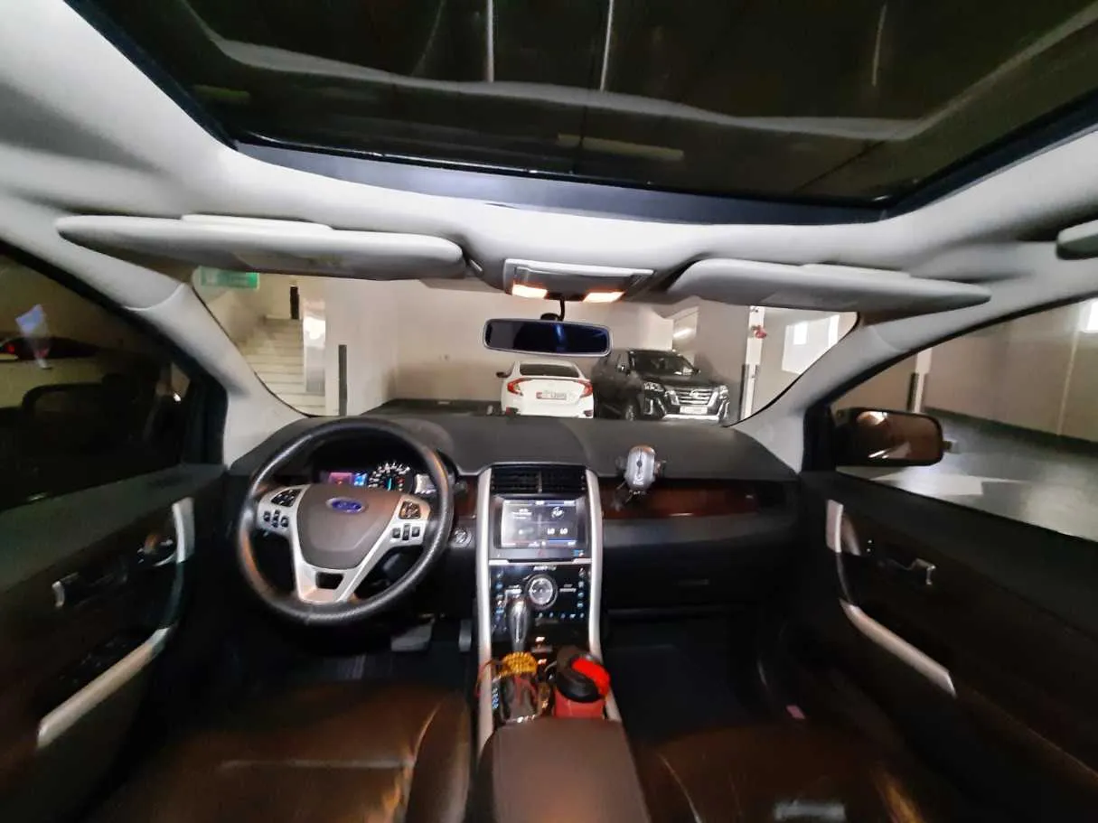 Car image 14