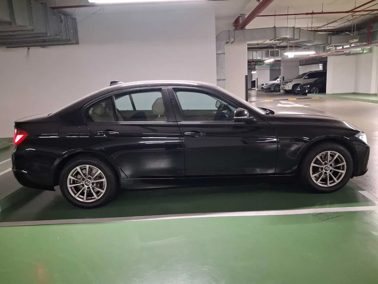 Car image 8