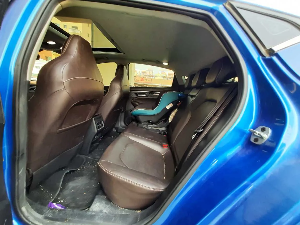 Car image 13