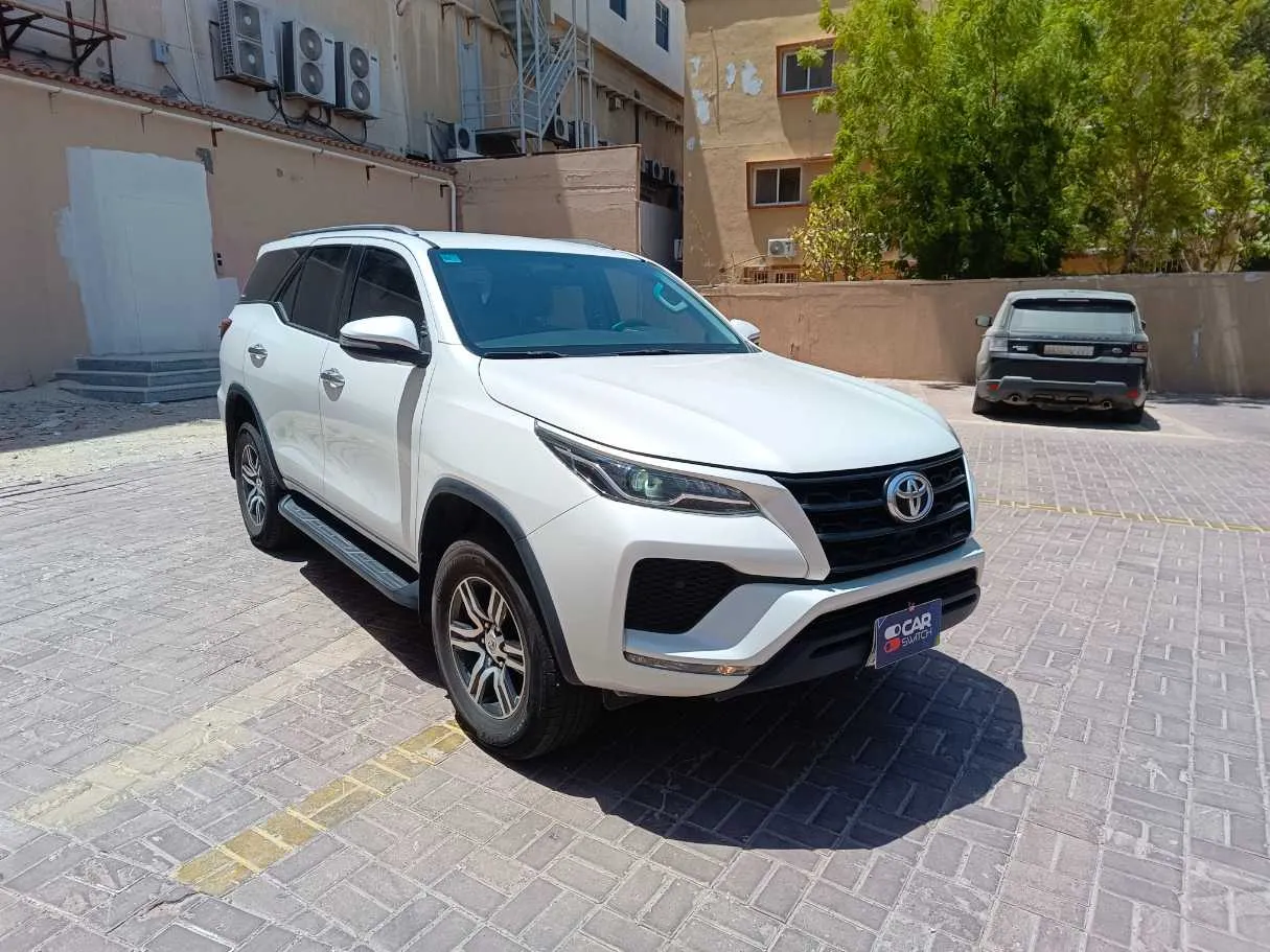 Car image 4