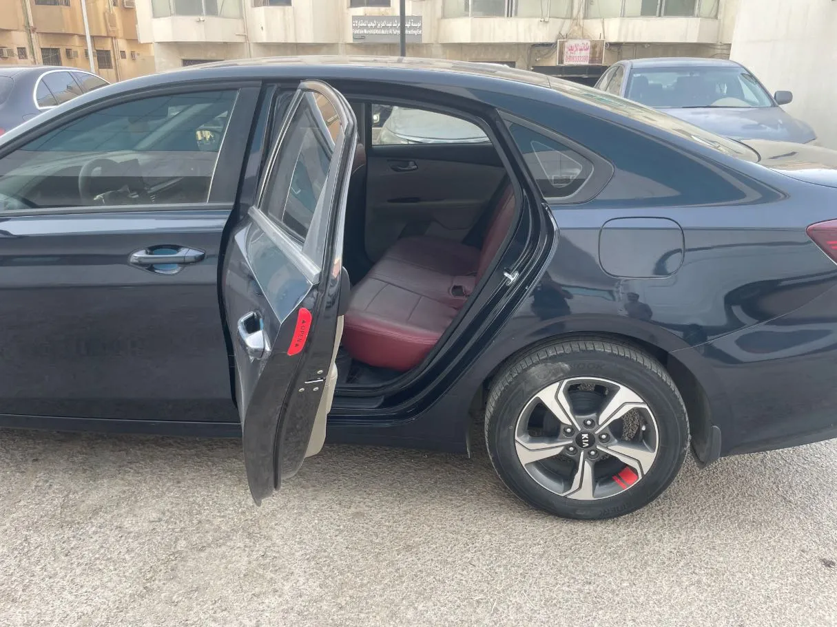Car image 15