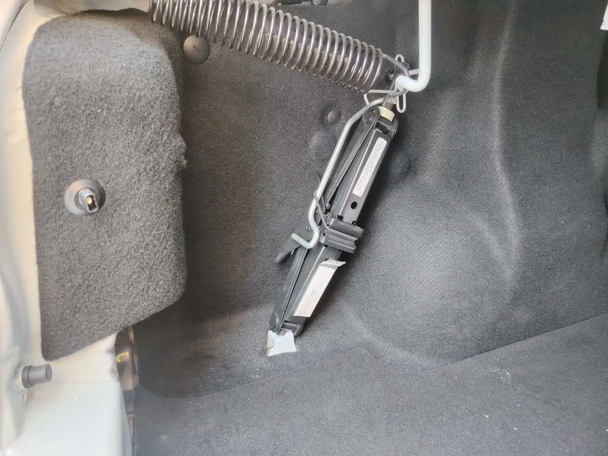 Car image 39