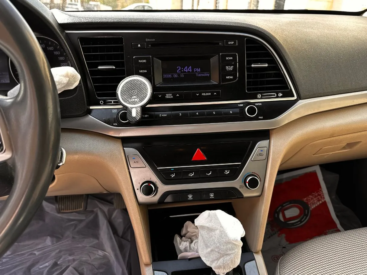Car image 19