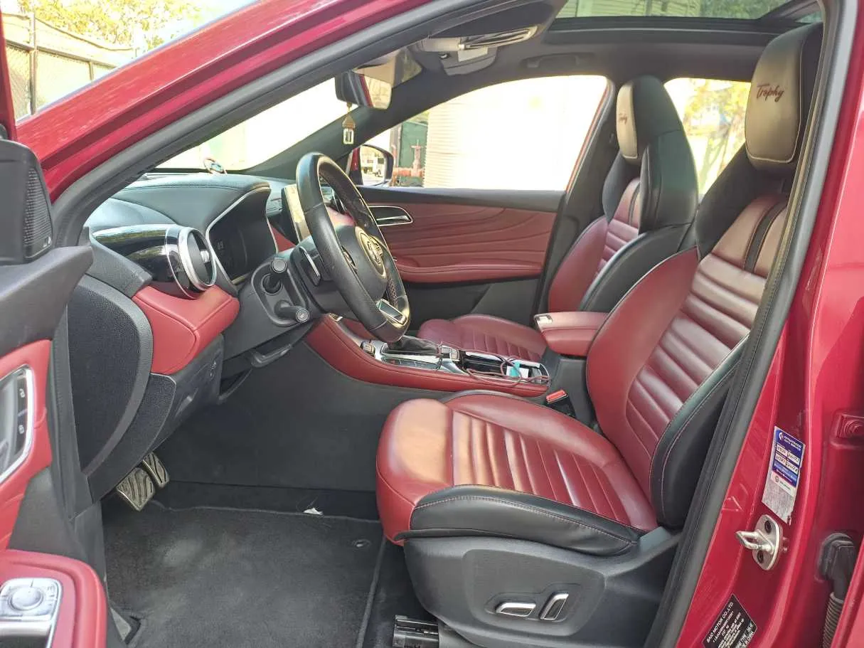 Car image 12